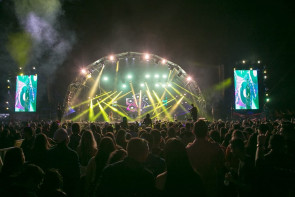 Gabriel Diniz e MC Kevinho empolgam público na segunda noite da 55ª Expoagro