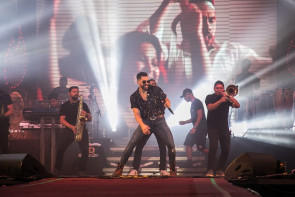 Gabriel Diniz e MC Kevinho empolgam público na segunda noite da 55ª Expoagro