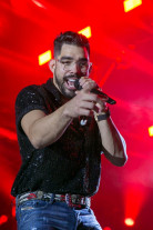 Gabriel Diniz e MC Kevinho empolgam público na segunda noite da 55ª Expoagro