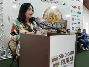 Prefeita Délia Razuk discursando na abertura da 55ª edição da Expoagro de Dourados
