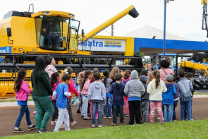 Projeto Fazendinha leva duas mil crianças à 55ª Expoagro