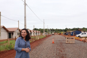 Em visita ao Residencial Guassu, prefeita  Délia destaca transformação da região