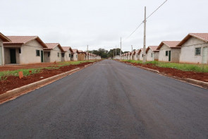 Em visita ao Residencial Guassu, prefeita  Délia destaca transformação da região