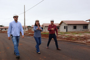 Em visita ao Residencial Guassu, prefeita  Délia destaca transformação da região