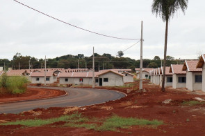 Em visita ao Residencial Guassu, prefeita  Délia destaca transformação da região