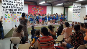 CEIM Katia Marques Barbosa faz  homenagem em Libras no dia das mães