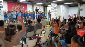 CEIM Katia Marques Barbosa faz  homenagem em Libras no dia das mães