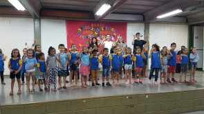 CEIM Katia Marques Barbosa faz  homenagem em Libras no dia das mães