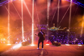 Fernandinho levanta público em noite de muito louvor na 55ª Expoagro