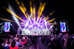 Fernandinho levanta público em noite de muito louvor na 55ª Expoagro