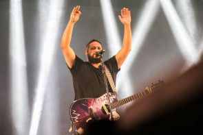 Fernandinho levanta público em noite de muito louvor na 55ª Expoagro