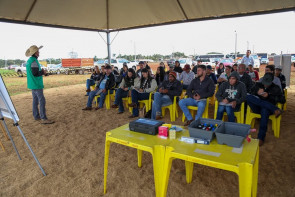 Dia de campo: oficinas de piscicultura atraem produtores de toda a região