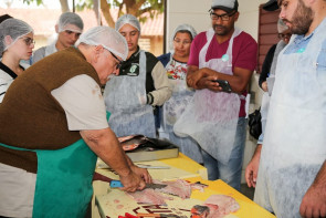 Dia de campo: oficinas de piscicultura atraem produtores de toda a região