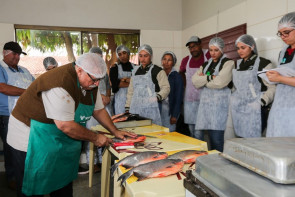 Dia de campo: oficinas de piscicultura atraem produtores de toda a região