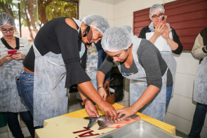 Dia de campo: oficinas de piscicultura atraem produtores de toda a região