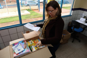 Prefeitura de Dourados inicia distribuição de kits escolares