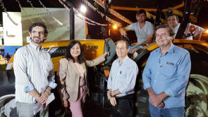 Délia entrega trator e ordenhadeira  para pequenos produtores de Macaúba