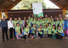 Equipe do vôlei adaptado recebeu uniformes durante atividade no Ceper do BNH I