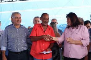 Durante entrega do Residencial Campina  Verde II, Délia anuncia Ceim para a região