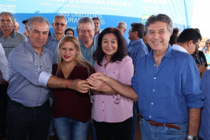 Durante entrega do Residencial Campina  Verde II, Délia anuncia Ceim para a região