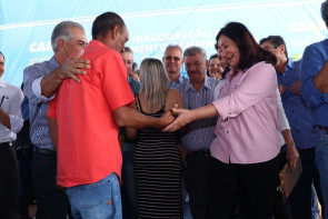 Durante entrega do Residencial Campina  Verde II, Délia anuncia Ceim para a região