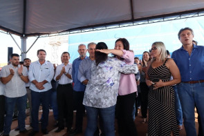 Durante entrega do Residencial Campina  Verde II, Délia anuncia Ceim para a região