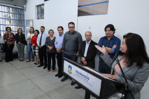 Délia inaugura Poupatempo e diz que é  necessário recuperar os prédios públicos