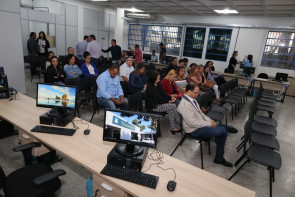 Délia inaugura Poupatempo e diz que é  necessário recuperar os prédios públicos