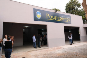 Délia inaugura Poupatempo e diz que é  necessário recuperar os prédios públicos