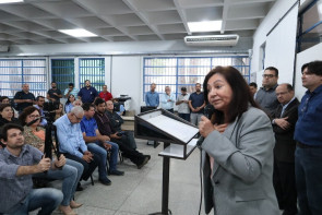 Délia inaugura Poupatempo e diz que é  necessário recuperar os prédios públicos