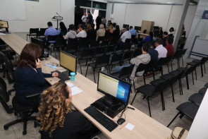 Délia inaugura Poupatempo e diz que é  necessário recuperar os prédios públicos