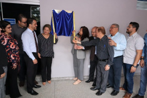 Délia inaugura Poupatempo e diz que é  necessário recuperar os prédios públicos