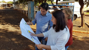 Délia Razuk vistoria obras e ações em distritos