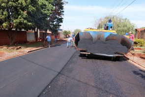 Prefeitura está investindo R$ 585 mil no  asfalto de mais seis ruas no Jardim Guaicurus