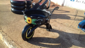 Artista e empreendedor inova transformando pneus em obras de arte