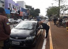 Blitz educativa no 'Dia do Motorista' abordou condutores na área central de Dourados nesta quinta-feira