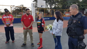 Prefeita conhece projeto que atende 80 crianças no Grande Flórida