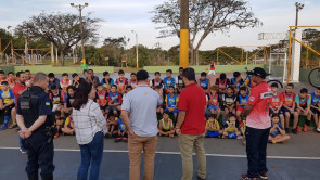 Prefeita conhece projeto que atende 80 crianças no Grande Flórida