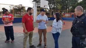 Prefeita conhece projeto que atende 80 crianças no Grande Flórida