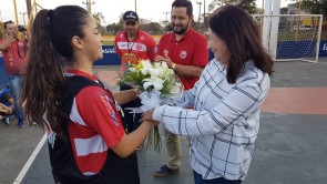 Prefeita conhece projeto que atende 80 crianças no Grande Flórida