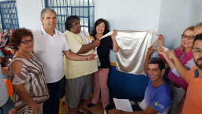 Délia entrega reforma do Centro Dorcelina e homenageia primeiro vereador cadeirante