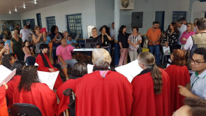 Délia entrega reforma do Centro Dorcelina e homenageia primeiro vereador cadeirante