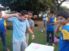 Professora usa ludicidade como recurso pedagógico