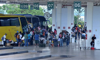 Jovens de baixa renda podem viajar de graça pelo Brasil Benefício vale para viagens de ônibus interestaduais