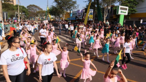 7 DE SETEMBRO: Quatro mil desfilam em Dourados representando 66 instituições