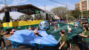 7 DE SETEMBRO: Quatro mil desfilam em Dourados representando 66 instituições