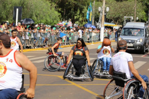 7 DE SETEMBRO: Quatro mil desfilam em Dourados representando 66 instituições