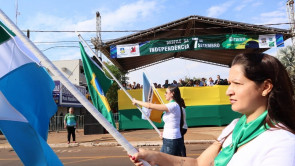 7 DE SETEMBRO: Quatro mil desfilam em Dourados representando 66 instituições