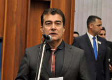 Medida tem como proposta garantir atendimento mais ágil ao autista, diz deputado