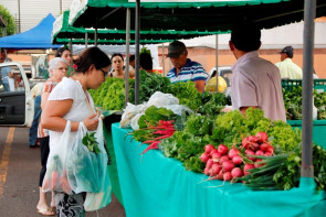 Tradição das feiras livres continua forte em seis regiões de Dourados